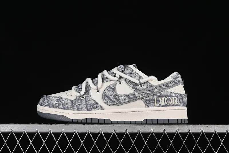 All categories Nk SB Dunk Series Nk SB Dunk Low High-end customized low-top sneakers Nk SB Dunk Low Dior joint-strap fabric gray hook Anniversary high-end customized low-top casual sneakers SJ2068-285